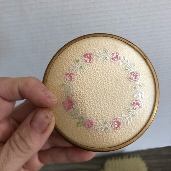 Vtg Gold Brush and Powder Jar Set with Floral Design - Picture 10 of 14